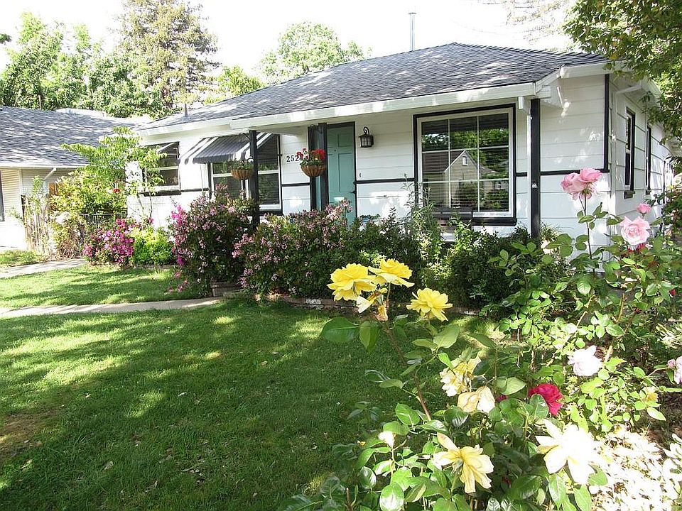 2nd image of 2525 52nd St
