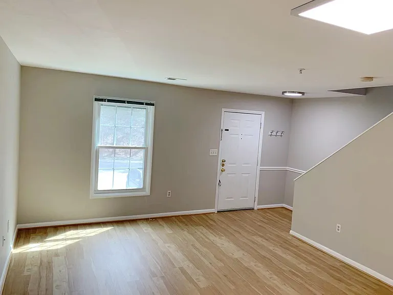 7912 Stable Way — Photo 2
