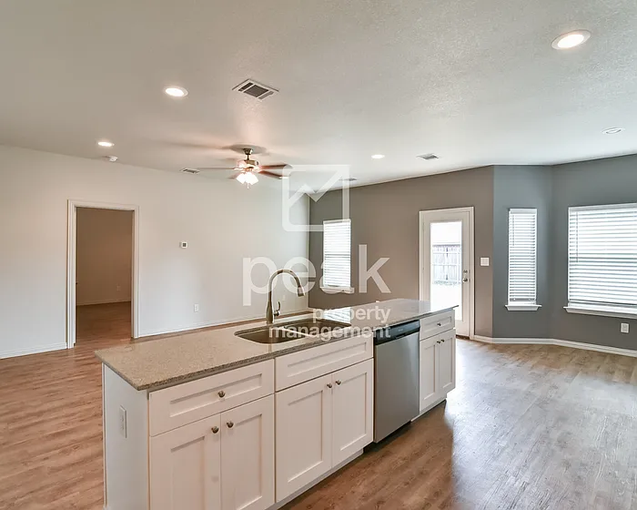 1555 Milam St — Photo 14