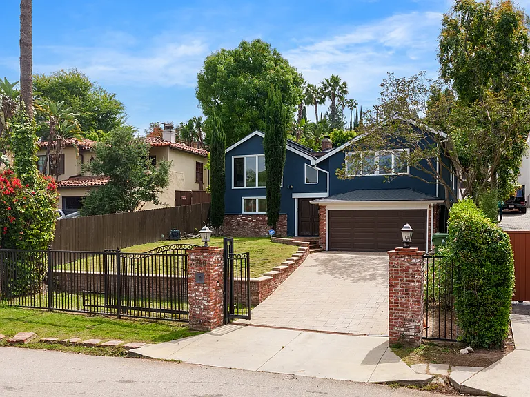 3740 Lankershim Blvd — Photo 2