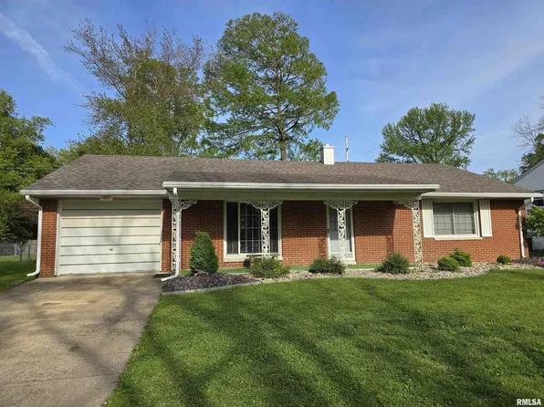 311 Janet Dr, Centralia, IL 62801