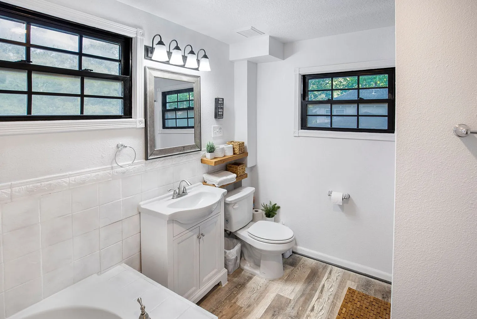 3 bed, 2.0 bath, 2045 sqft, $4,583 — Photo 3