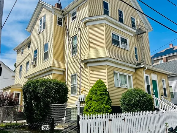 211 Buffinton St, Fall River, MA 02721