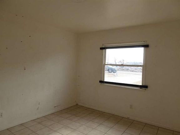 5th image of 10868 Chamberlaine Way