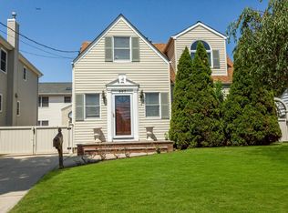 207 Hillside Ave, New Hyde Park, NY 11040