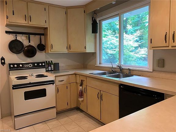 4th image of 7690 Mary Ln