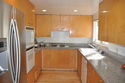 4th image of 807 21st St Unit 6