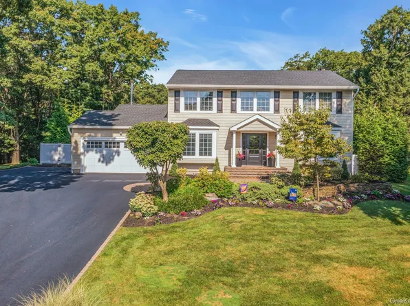 7 Stonehurst Lane, Dix Hills, NY 11746