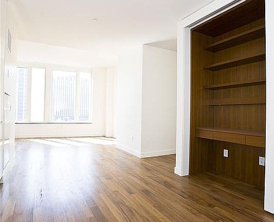 4th image of 15 William St #36