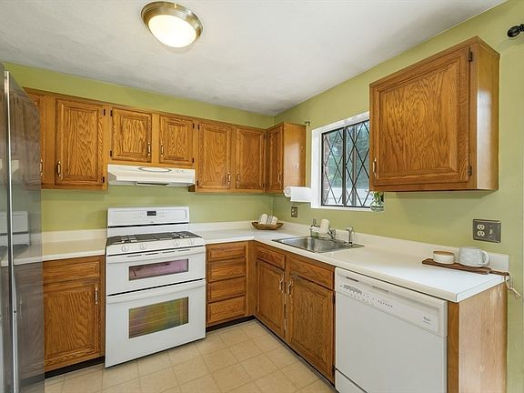 5th image of 204 Farrwood Dr #204