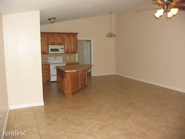 2nd image of 1306 SW B Ave