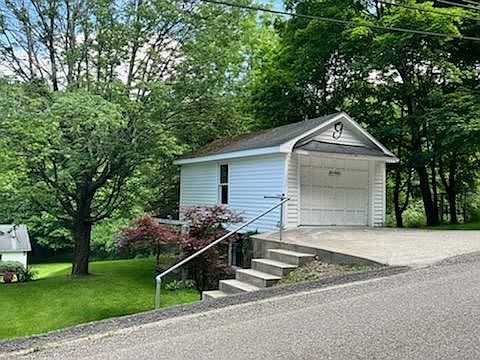 2nd image of 712 Woodland Ave