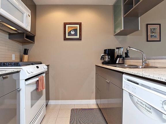 4th image of 928 Beatty St #1109