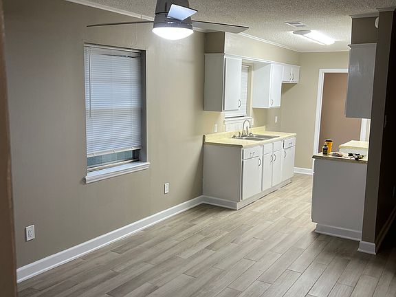 5th image of 1008 Harris Dr