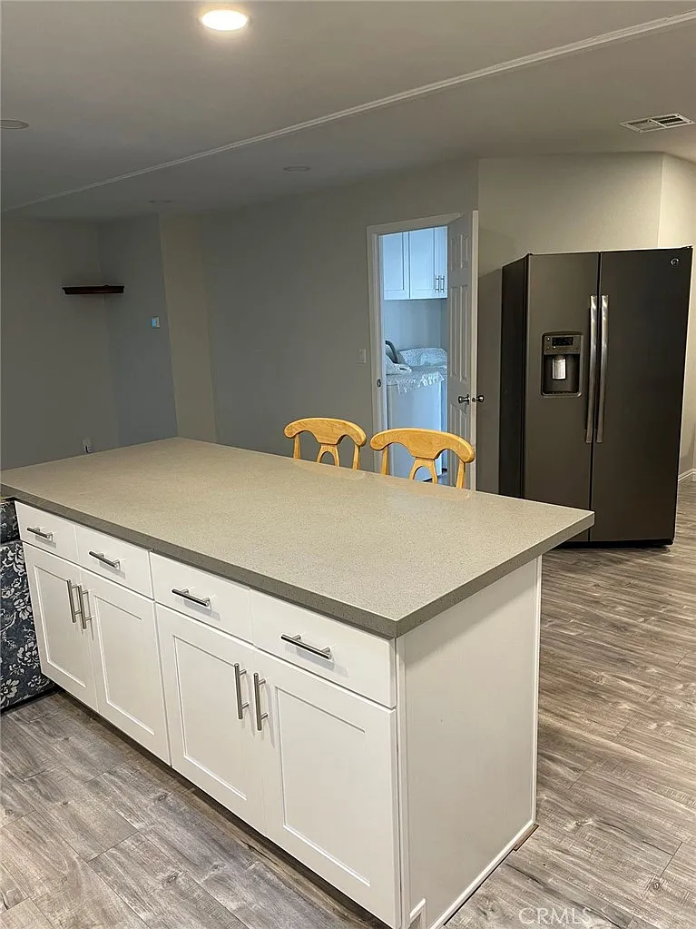 2 bed, 1400 sqft, $3,000 — Photo 4