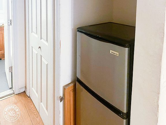 4th image of 621 W 138th St #5D