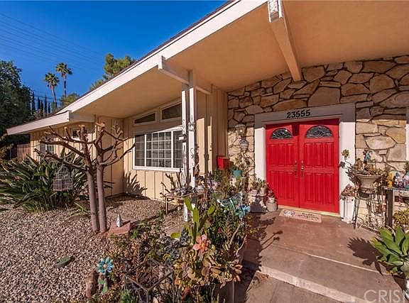 4th image of 23555 Ladrillo St