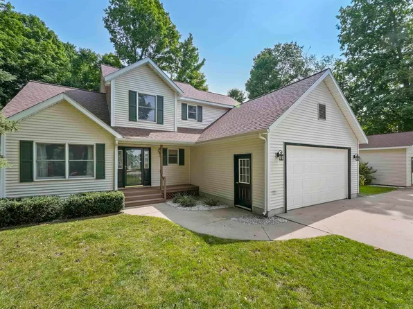 206 Maplebrooke Ln, Cadillac, MI 49601