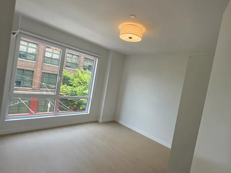 74 Webster St #4E — Photo 8