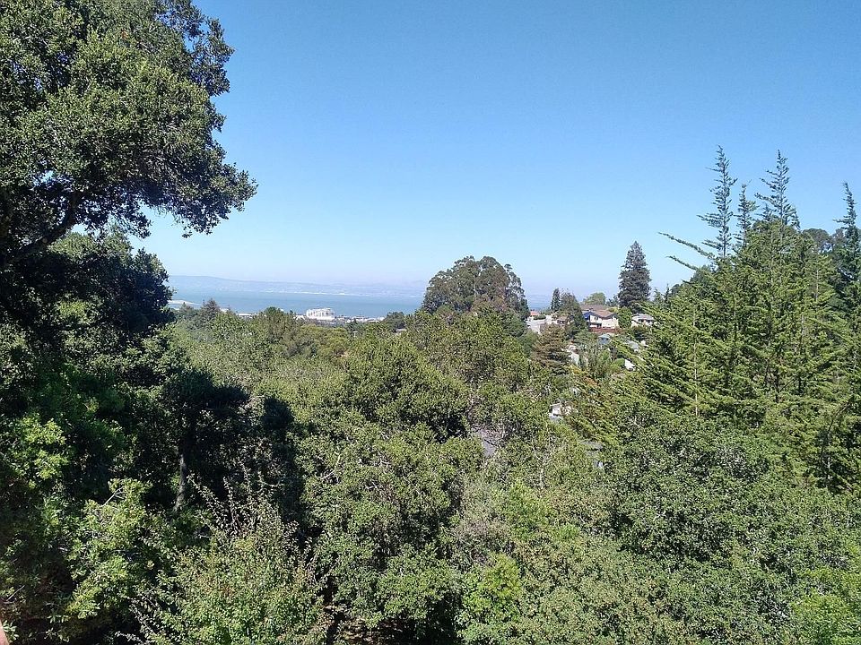 1st image of 213 Los Robles Dr