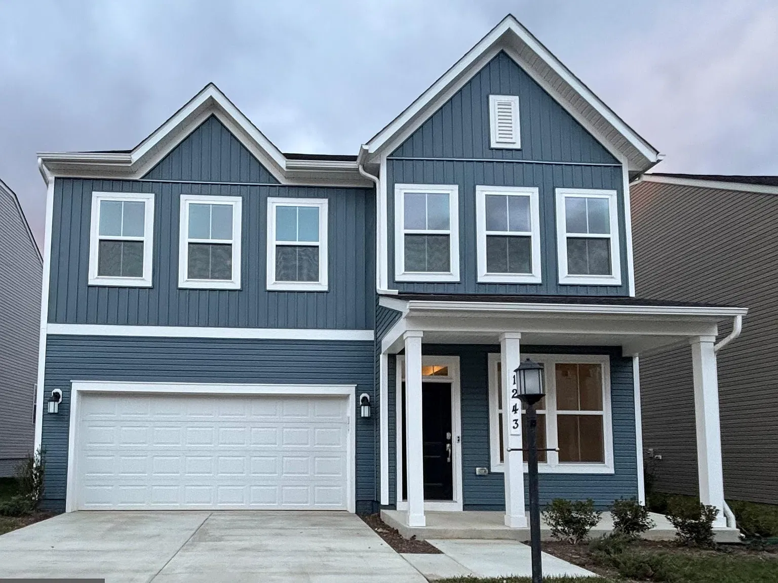 4 bed, 2.5 bath, 2550 sqft, $3,200 — Photo 1