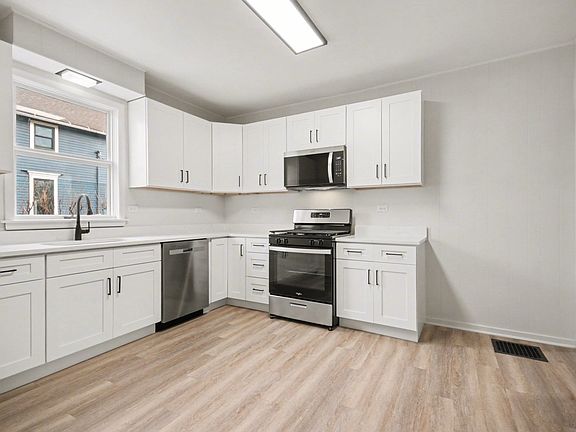 5th image of 29 N Green St