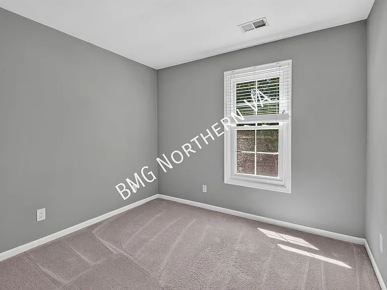 43790 Laburnum Sq — Photo 27