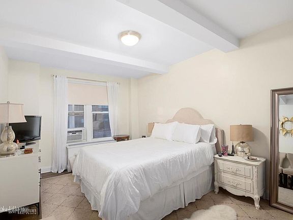 5th image of 309 W 57th St APT 1203