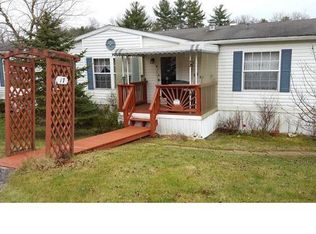 17 Genesis Blvd, New Ringgold, PA 17960