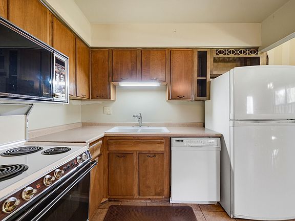 4th image of 2204 N Roxbury Ln