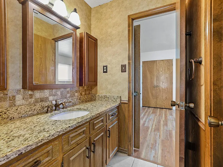 12869 FM 1385 — Photo 21