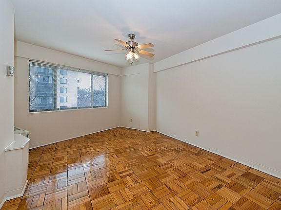 One-bedroom apartment living area