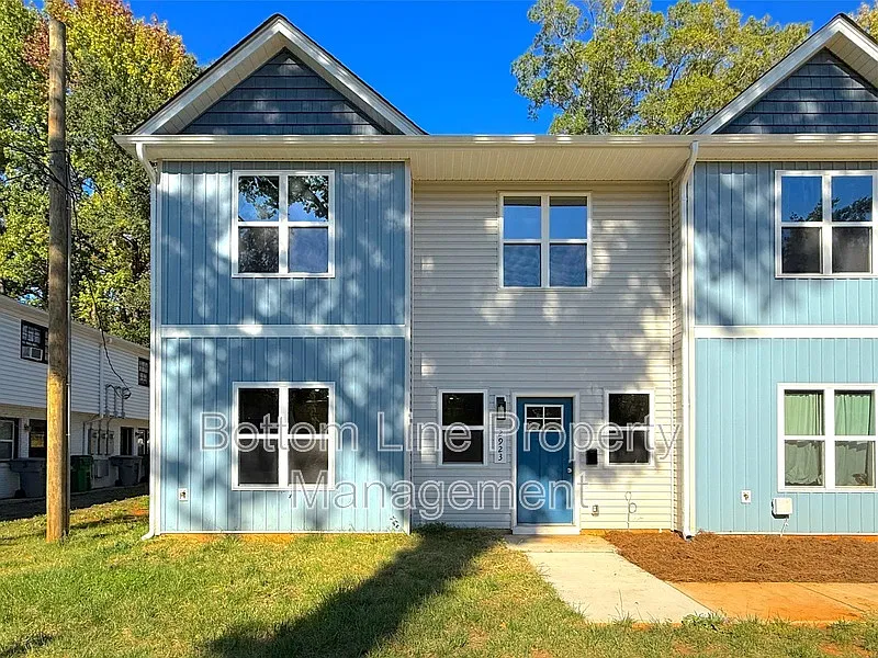 3 bed, 2.5 bath, 1729 sqft, $2,200 — Photo 1