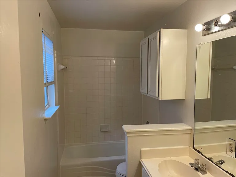 2302 Yaupon Trl — Photo 8