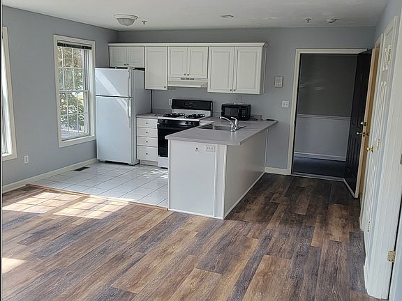 4th image of 31 Blake St #12
