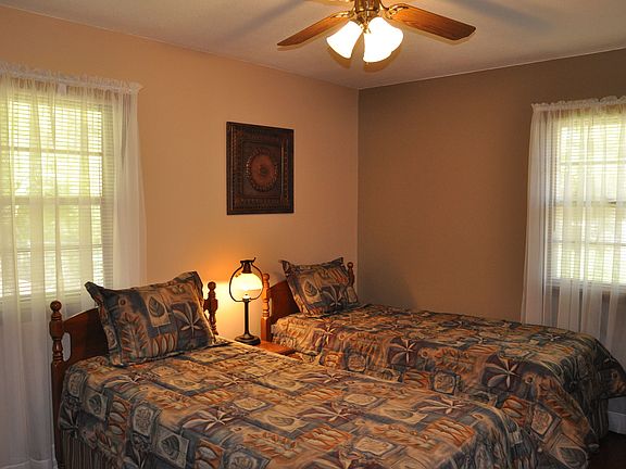 king bed possible in this br
