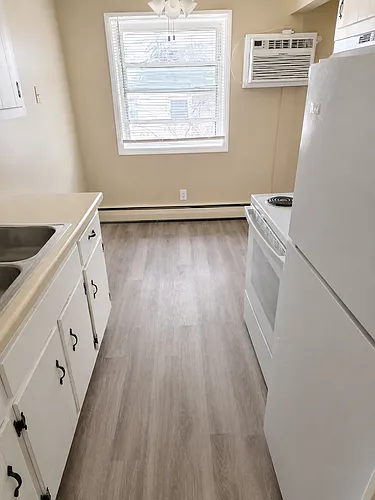 400 Larpenteur Ave W Photo 1