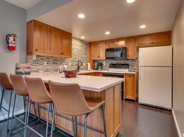 100 Lake Village Dr APT B, Stateline, NV 89449