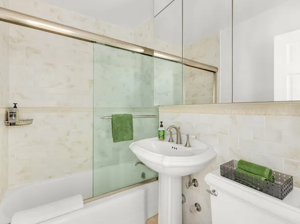 301 East 22nd Street image 5 of 5