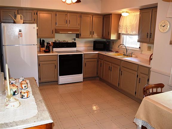 4th image of 25 Brent Dr