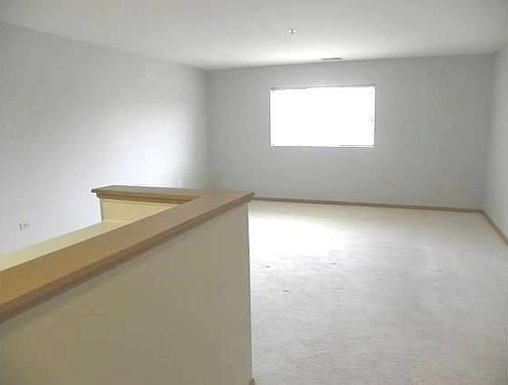 5th image of 605 Barrington Ave #2
