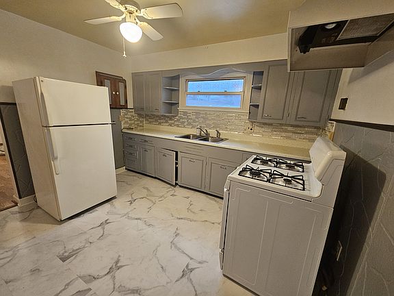 3rd image of 1046 W 1st St Floor 1