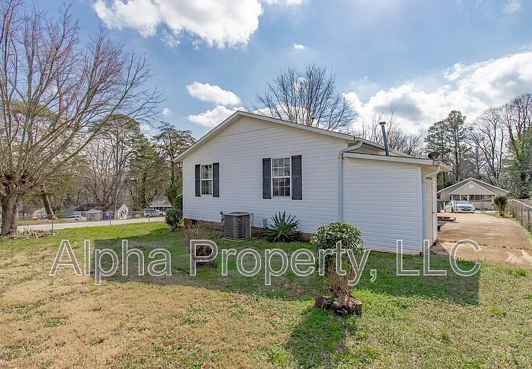 210 Carter St — Photo 17