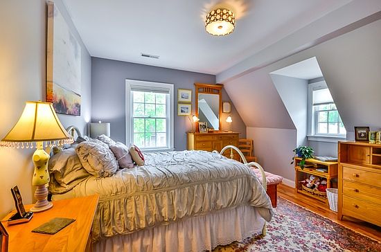 4th image of 32 Bromfield St #B