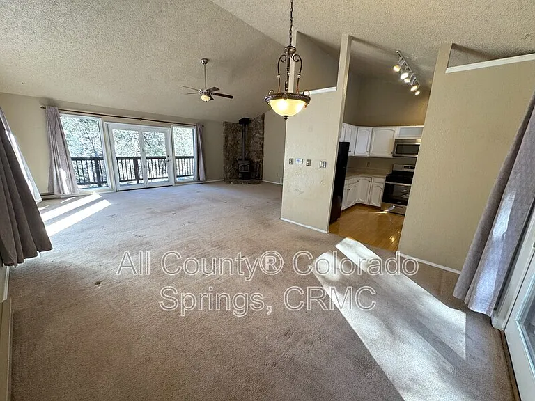 931 Kings Crown Rd — Photo 4