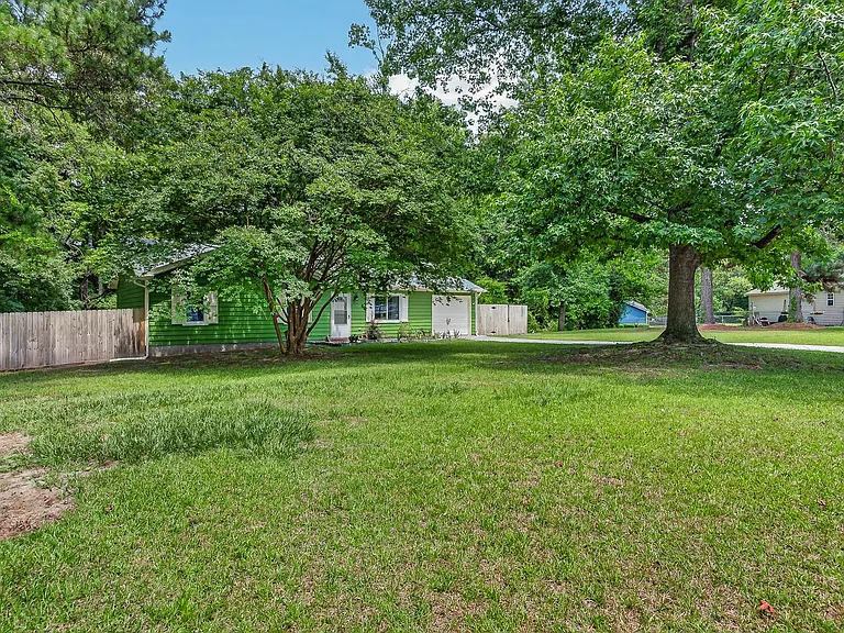 130 Falcon Crest Rd — Photo 2