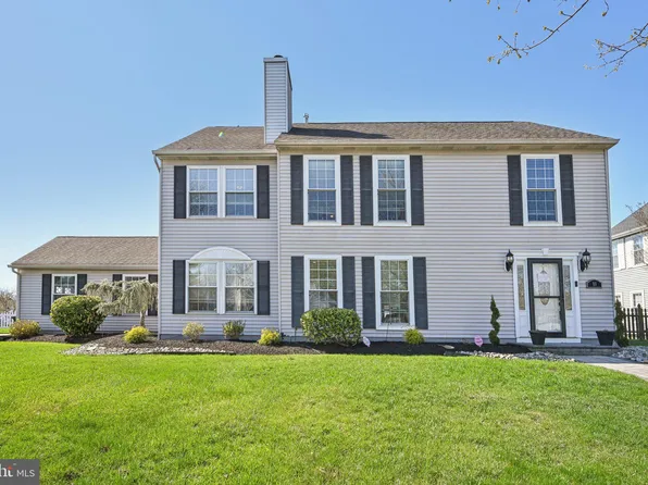 11 Winterset Ln, Marlton, NJ 08053