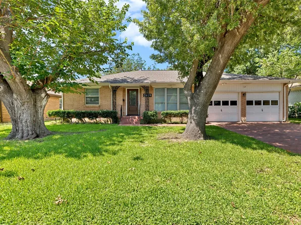 2425 Pinebluff Dr, Dallas, TX 75228