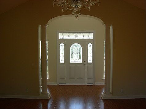 3rd image of 140 Wood Crest Cir