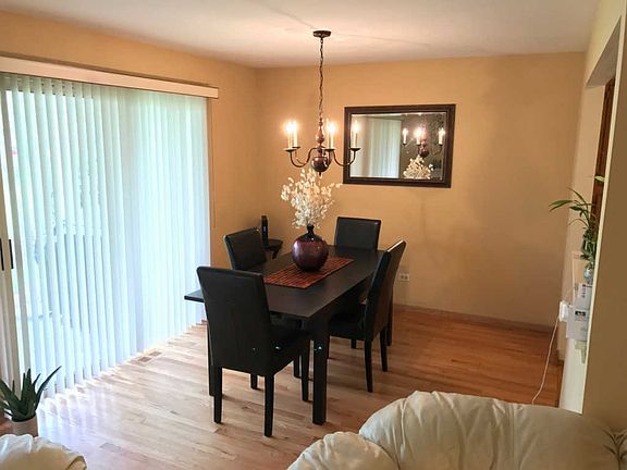 3rd image of 2822 Meadow Ln Unit V1